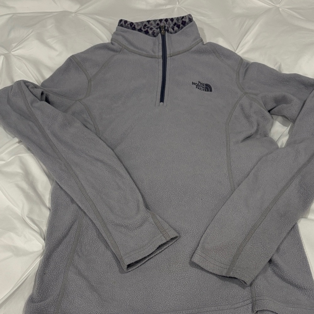 The North Face Women's Light Gray Half-Zip Fleece Pullover